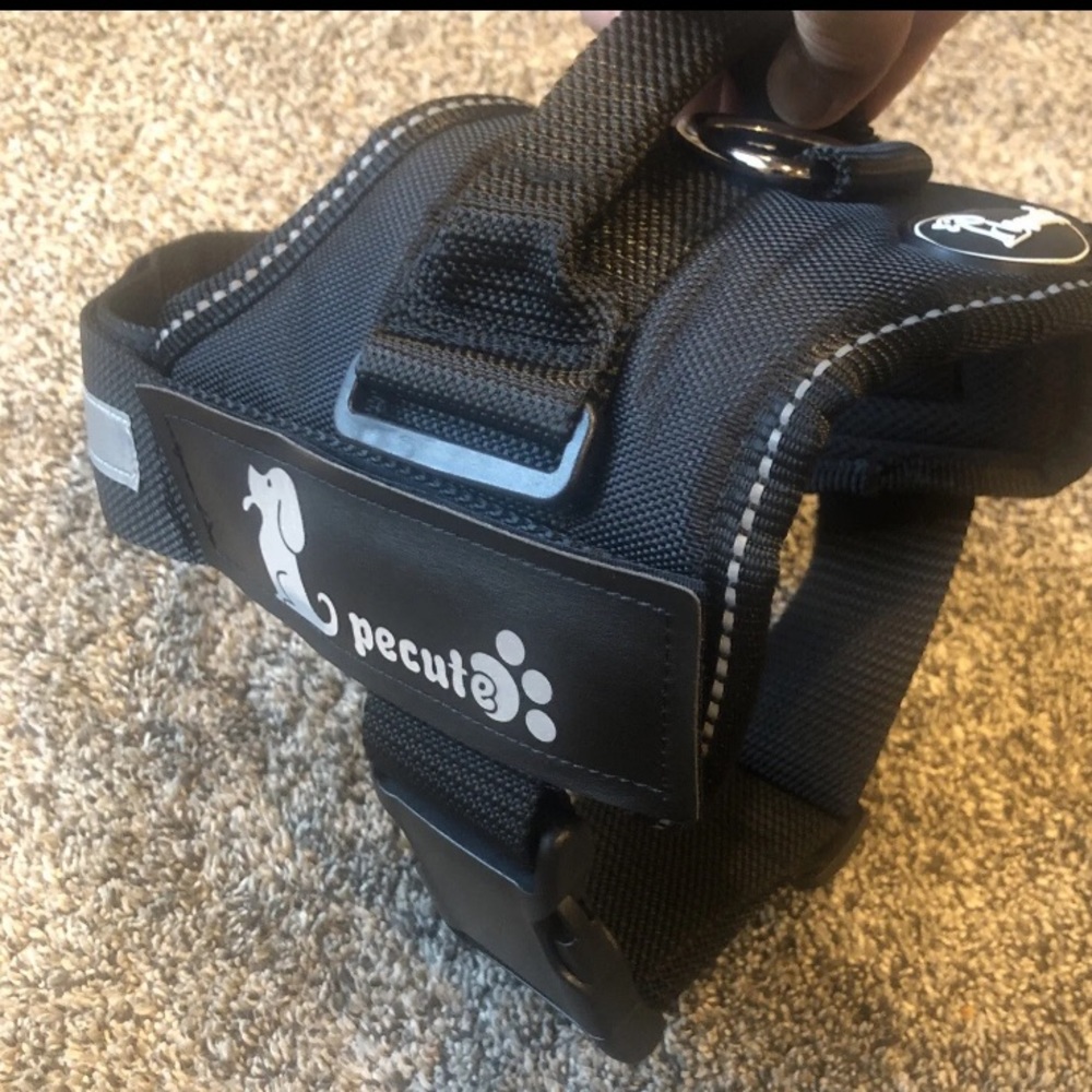NEW Pecute Dog Training Harness Vest Size Medium Reflective No Choking, no Pull.